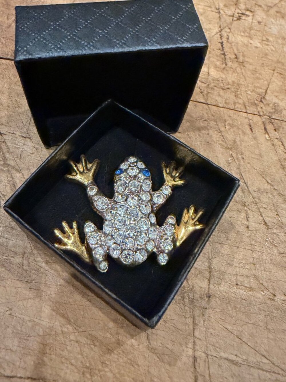 Signed Plainville Stock Co PSCO Brooch Gold-Tone Rhinestone Frog Brooch With Blu